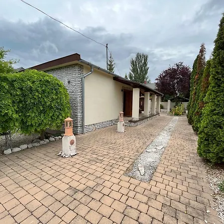 Napsugár Apartman Apartman *